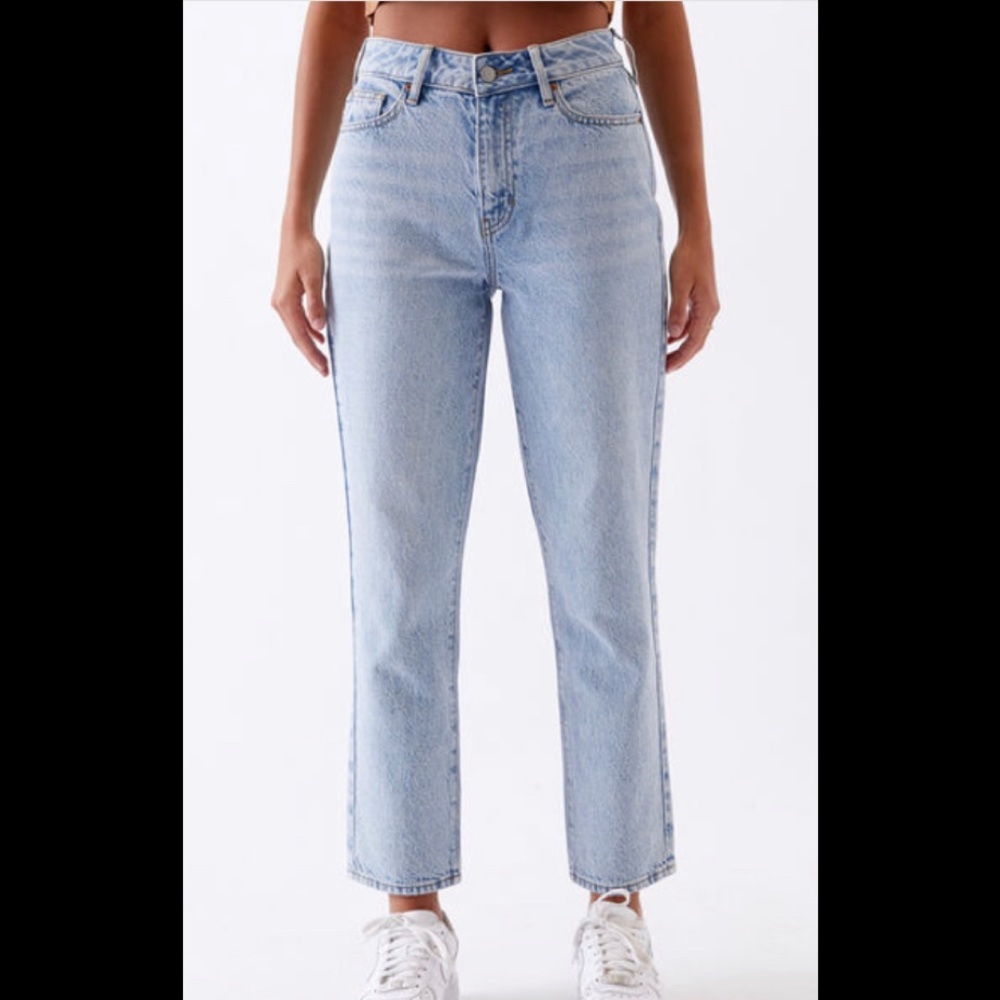 A high-rise fit, light blue wash, mom jean.